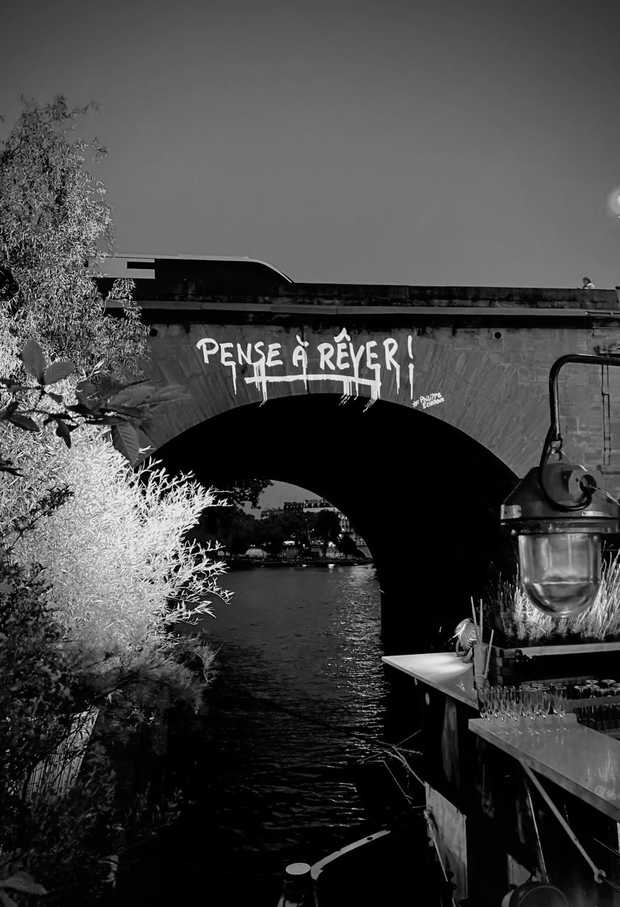 Pont Marie, right next to Péniche Marcounet