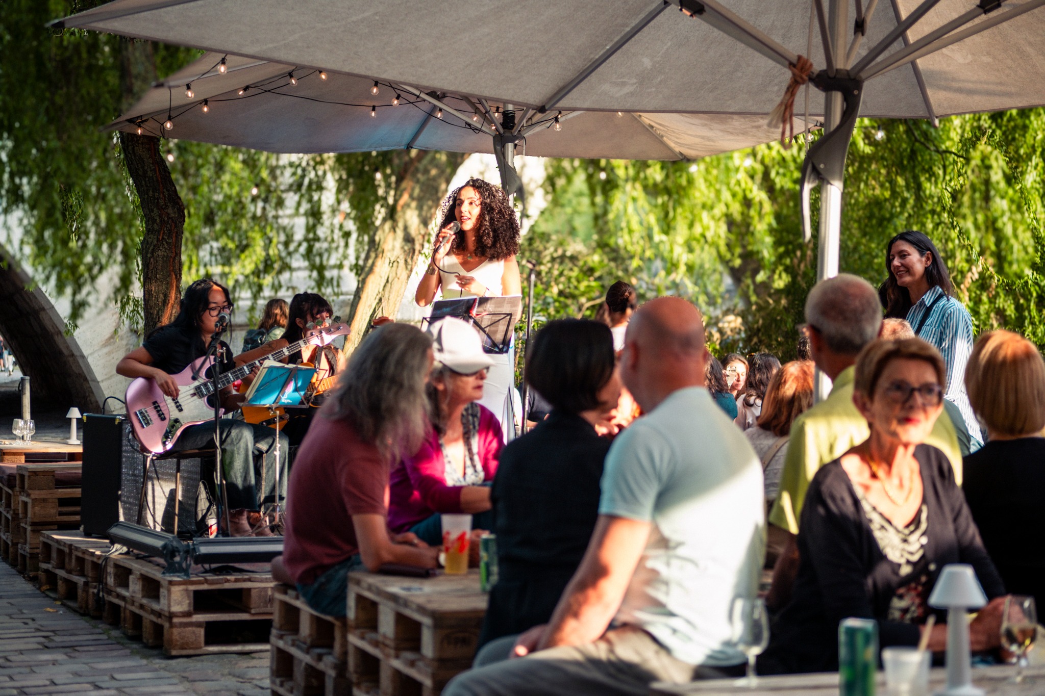La Péniche Marcounet : Un siècle de musique et de fête sur la Seine à Paris