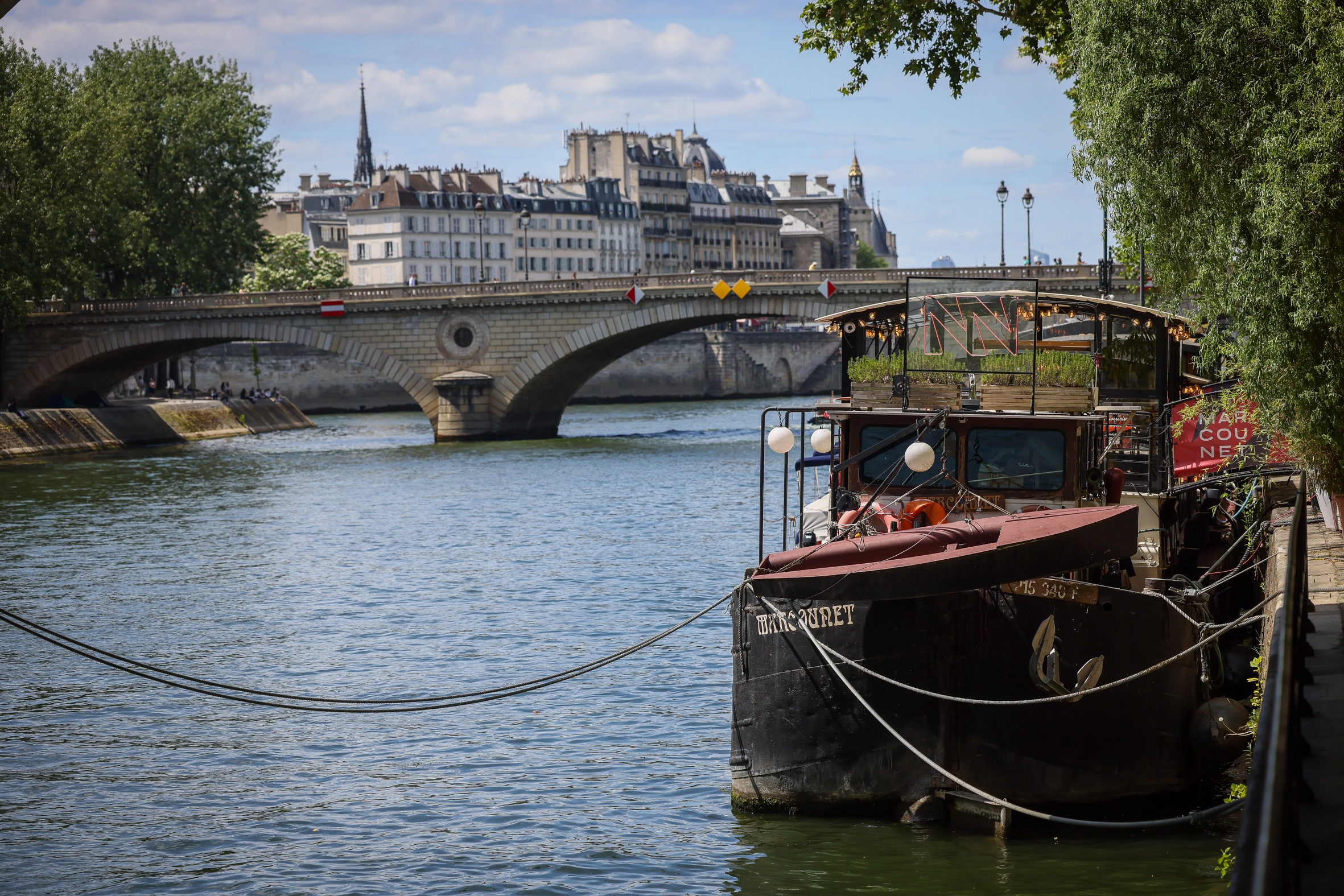 Soirée d&rsquo;anniversaire sur l&rsquo;eau à Paris : ce qui rend la Péniche Marcounet unique